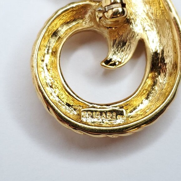 Vintage Trifari Seahorse Brooch Pin Cream Enameled Gold Tone Nautical Beach - Picture 4 of 4